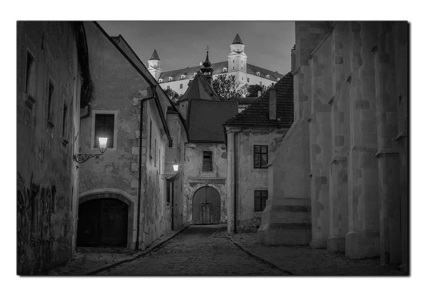 Obraz na plátně - Bratislava staré město s hradem vzadu